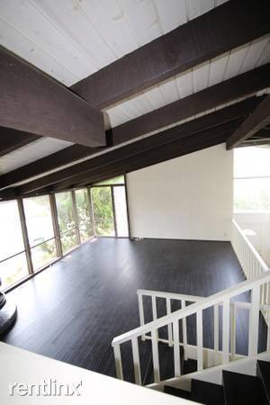 Main picture of 2422 Levante St