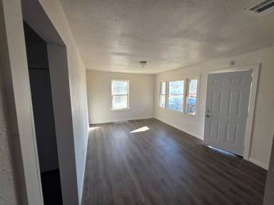 Main picture of 319 Levin Dr