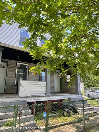 Main picture of 1550 E 49th St