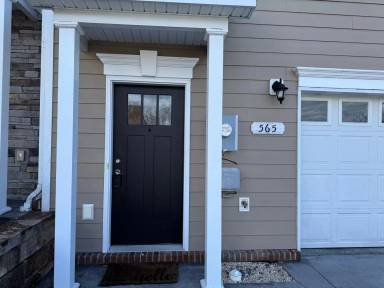Main picture of 565 Spring Oaks Dr