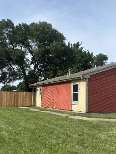 Main picture of 1302 E 25th Ter