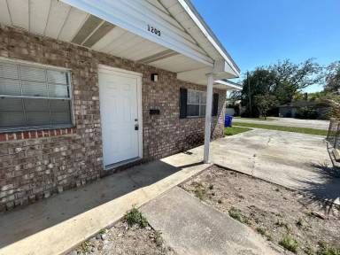 Main picture of 1205 W Highland St