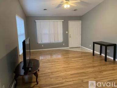 Main picture of 902 W Mill St