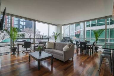 Main picture of 1624 W Division St