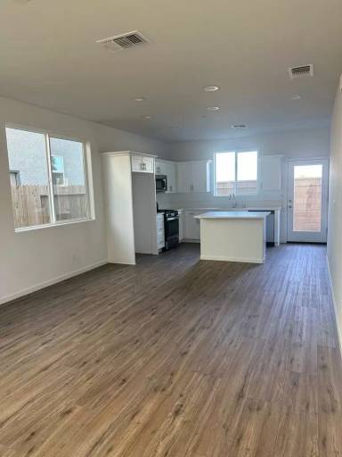 Main picture of 3002 N Creekside St