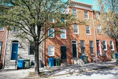 Main picture of 916 W Lombard St