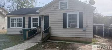 Main picture of 827 W Main St