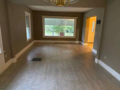 Main picture of 1061 Murray Ave