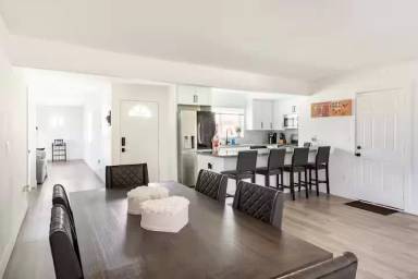 Main picture of 5925 Edgewater St