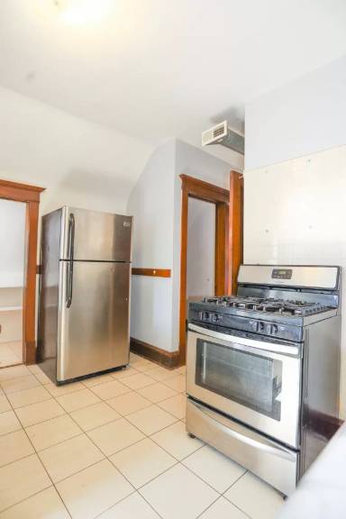 Main picture of 2825 N Francisco Ave