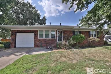 Main picture of 867 N Cherry St