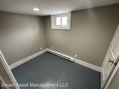 Main picture of 1909 W Greenfield Ave