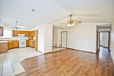 Main picture of 174 Township Dr