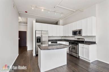 Main picture of Residences at 950 W Monroe