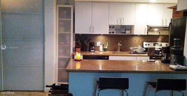 Main picture of 360 Meridian Ave
