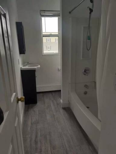 Main picture of 734 E Main St