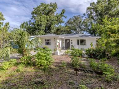Main picture of 829 Groveland Ave
