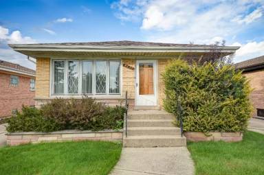 Main picture of 8632 W Ainslie St