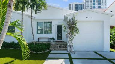 Main picture of 1310 Flamingo Way
