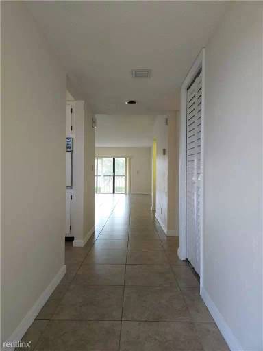 Main picture of 325 Lakeview Dr