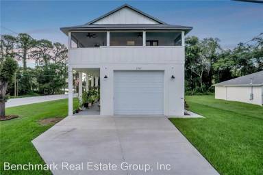 Main picture of 2201 Holly Ln
