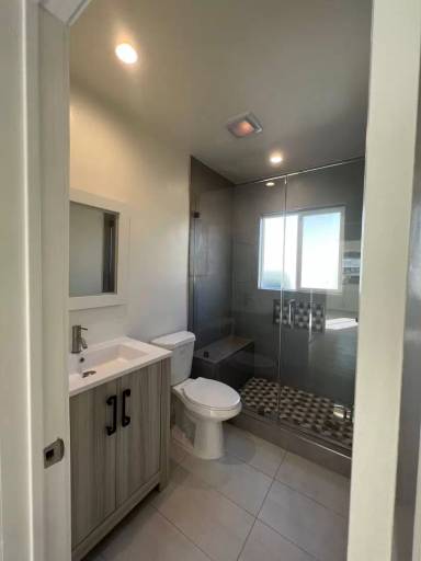 Main picture of 5644 Riverton Ave