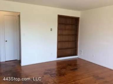 Main picture of 2100 Meadowvale Ct