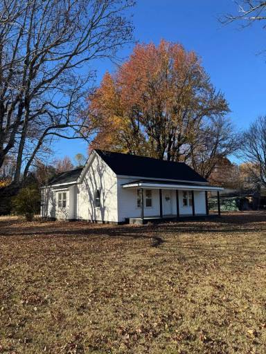 Main picture of 7723 Turnpike Rd