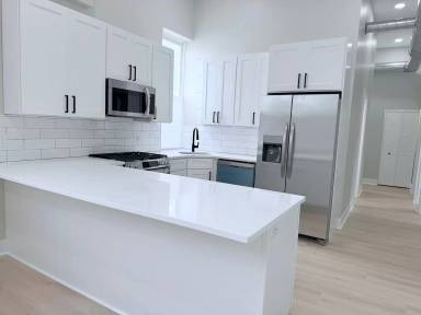 Main picture of 2134 W 18th St