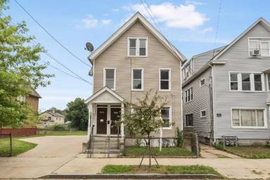 Main picture of 338 Poplar St