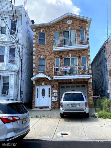 Main picture of 219 Congress St