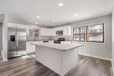 Main picture of W127N12303 Knollwood Dr