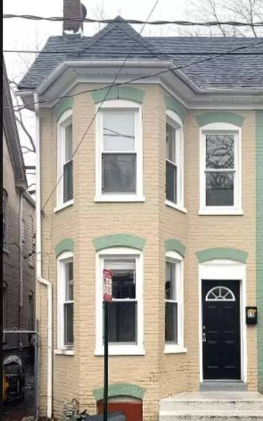 Main picture of 15 E Lee St