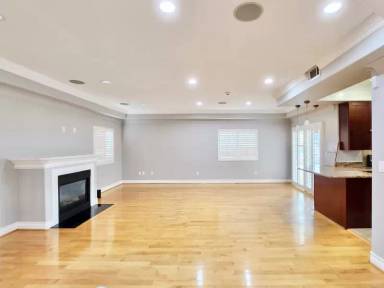 Main picture of 808 W Beach Ave