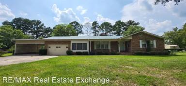 Main picture of 64 Benton Dr