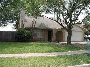 Main picture of 102 Village Dr