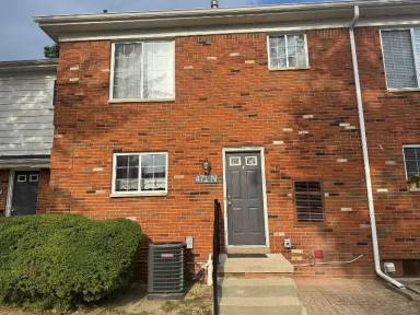 Main picture of 471 Fox Hills Dr N