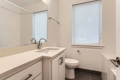 Main picture of 1010 N Ainsworth St
