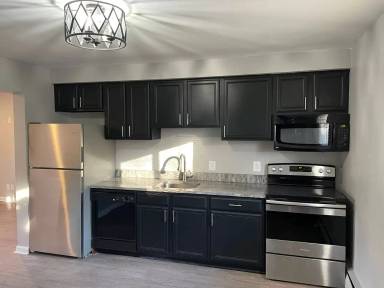 Main picture of 649 W Maple Rd