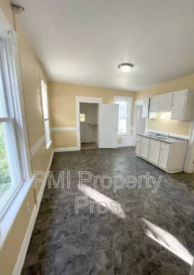 Main picture of 2163 N 39th St