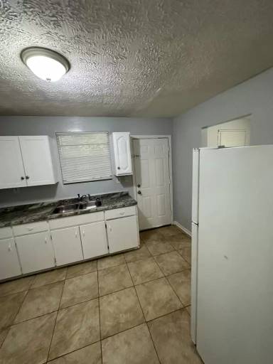 Main picture of 1632 W 8th St
