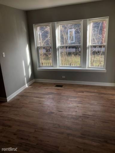 Main picture of 6445 S Saint Lawrence Ave