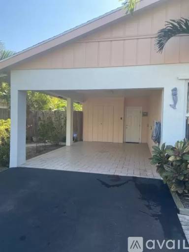 Main picture of 2056 N Palm Cir