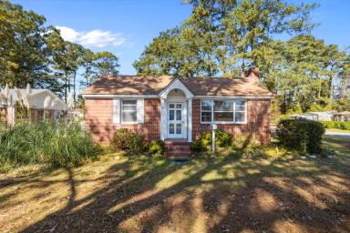 Main picture of 2200 Woodland Ave