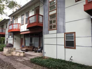Main picture of 707 E 47th St