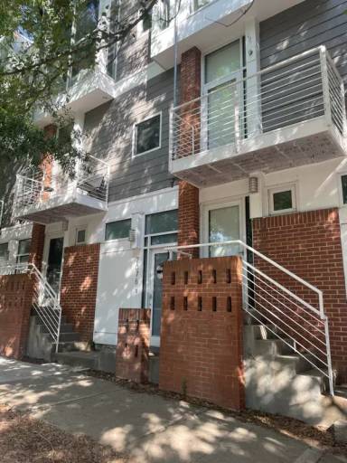 Main picture of 2076 Euclid Ave