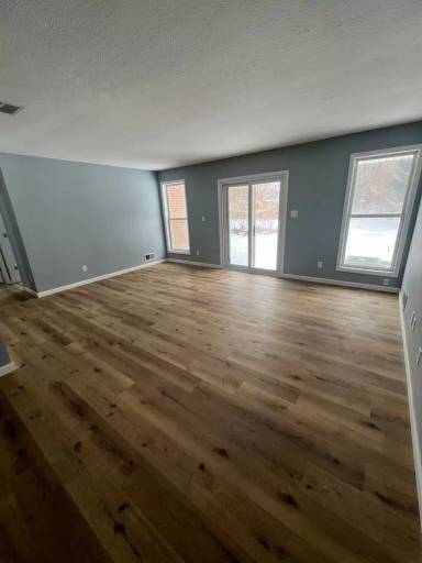 Main picture of 207 S Lake St