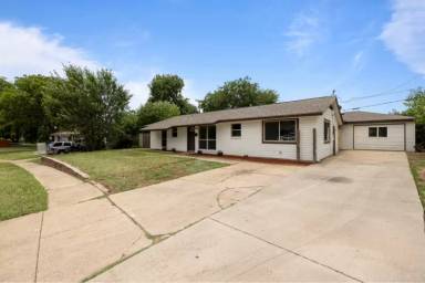Main picture of 202 Westwood Dr