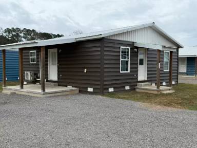 Main picture of 80 Redwood Ln