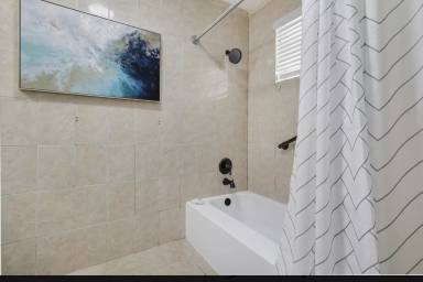 Main picture of 924 NE 7th St